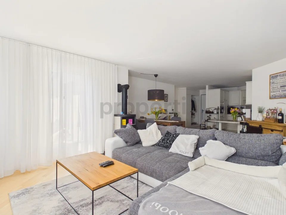Geräumige 4.5-Zimmer-Wohnung mit sonnigem Balkon in Tuggen SZ