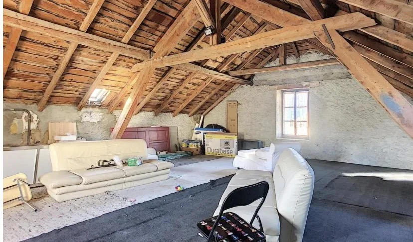 Sierre Duplexwohnung im obersten Stock mit riesigem Dachboden zur Nutzung