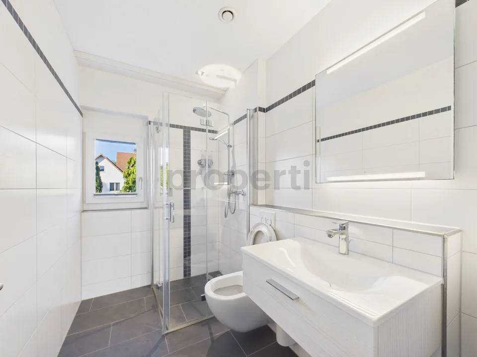 Appartement moderne de 4,5 pièces avec balcon, Dachsen