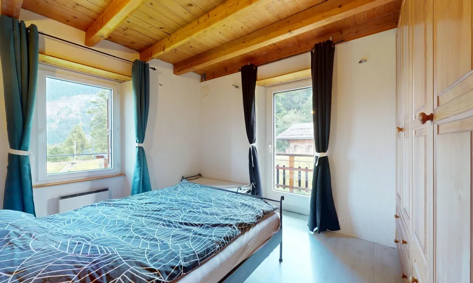 Esclusiva: Casa familiare con 2 appartamenti e uno studio a Salvan