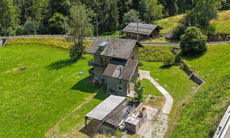 Esclusività: Casa familiare con 2 appartamenti e uno studio a Salvan – foto 12 di 18