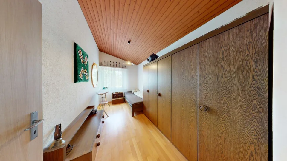 RESERVIERT . Charmantes 5.5 Zimmer Einfamilienhaus mit Alpenblick und traumhaftem Garten – Foto 10 von 14