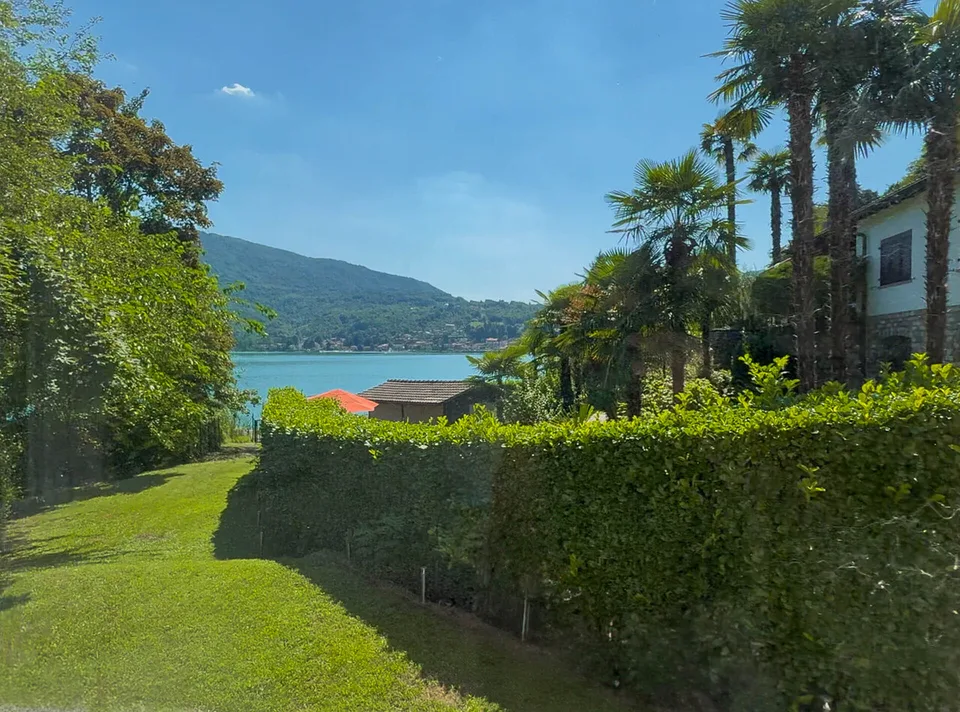 Casa sul lago a Caslano con pontile privato