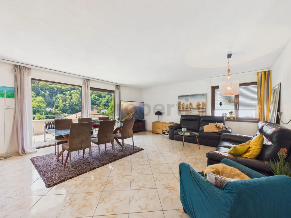 Exklusive Villa mit Pool, großem Garten und Zugang zu einem privaten Strand in Figino