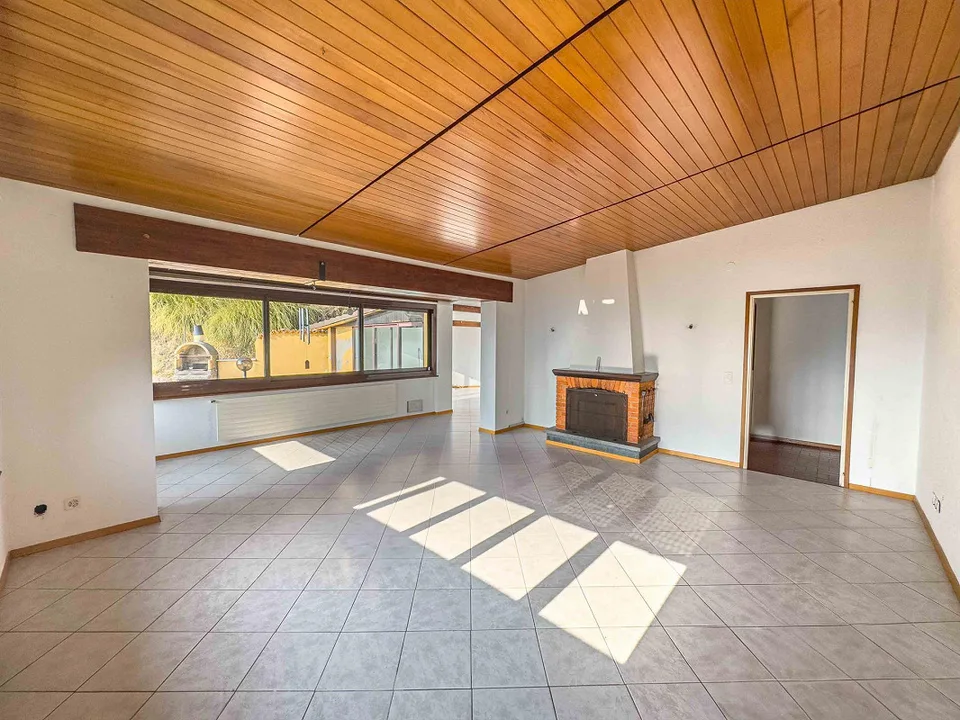 Grande casa unifamiliare nel verde ad Aranno