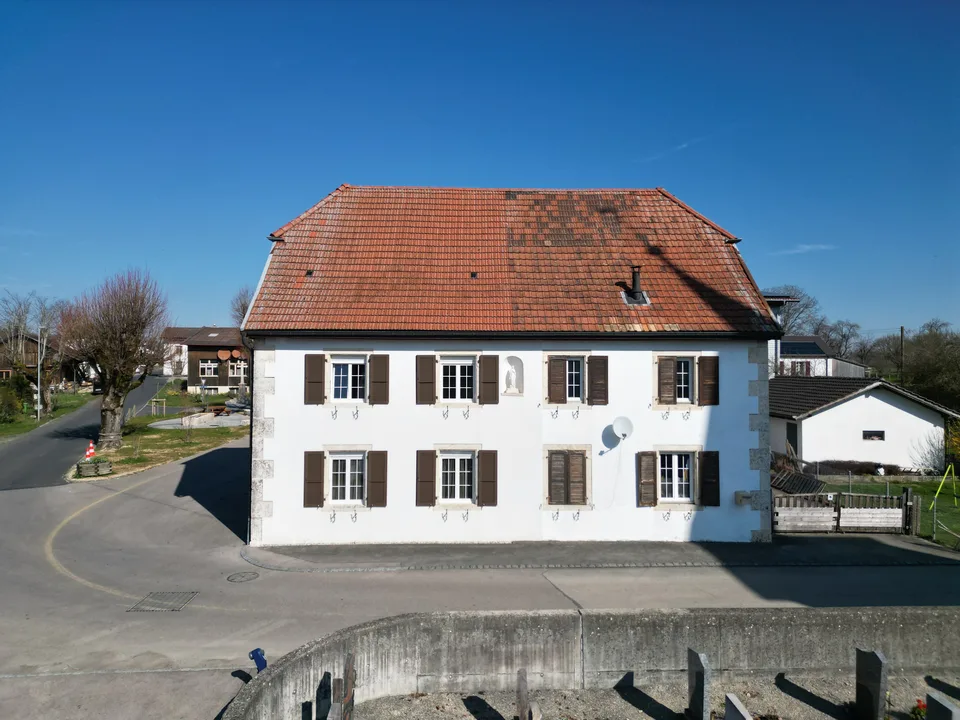 Opportunité unique de 2 maisons mitoyennes avec jardin, terrasse, cave voûtée et garages à Grandfontaine