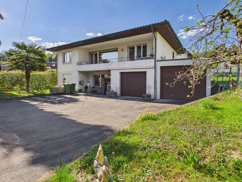 4.5-Zi.-Einfamilienhaus | Balkon, Doppelgarage und top Lage in Safnern
