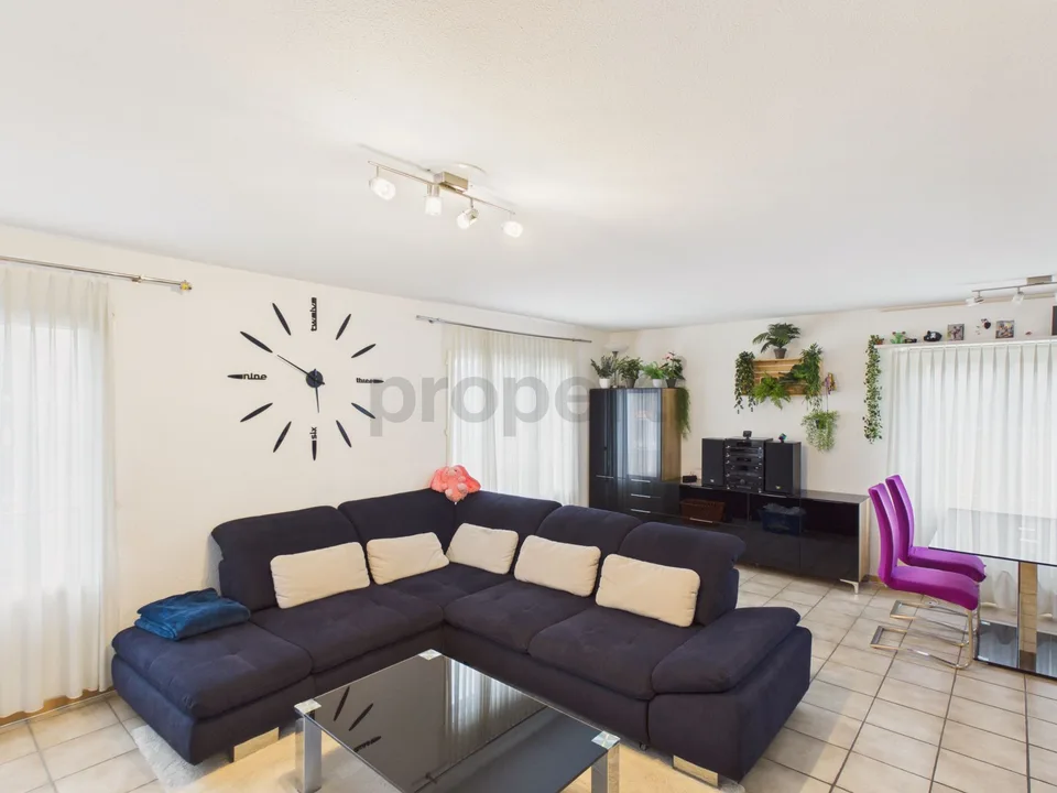 Modernes 2.5-Zimmer-Apartment mit Balkon, Sutz-Lattrigen