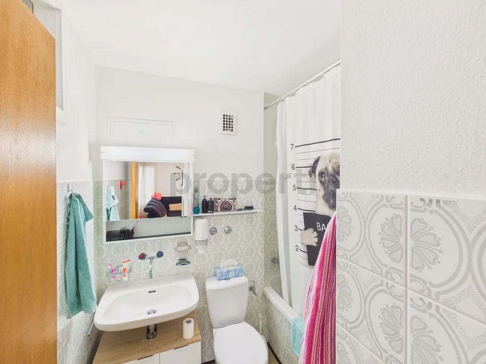 Modernes 2.5-Zimmer-Apartment mit Balkon, Sutz-Lattrigen
