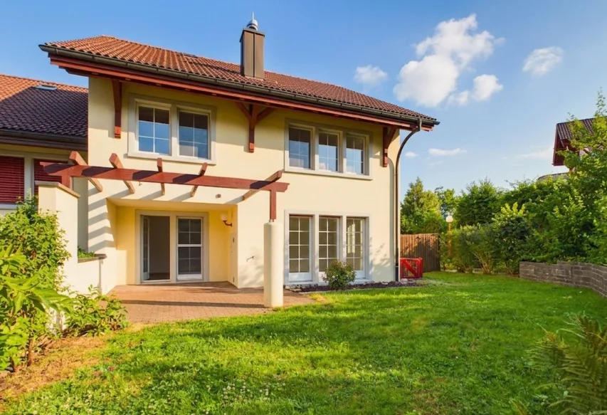 Sonniges 7.5-Zimmer-Reiheneckhaus an ruhiger Lage in Altendorf