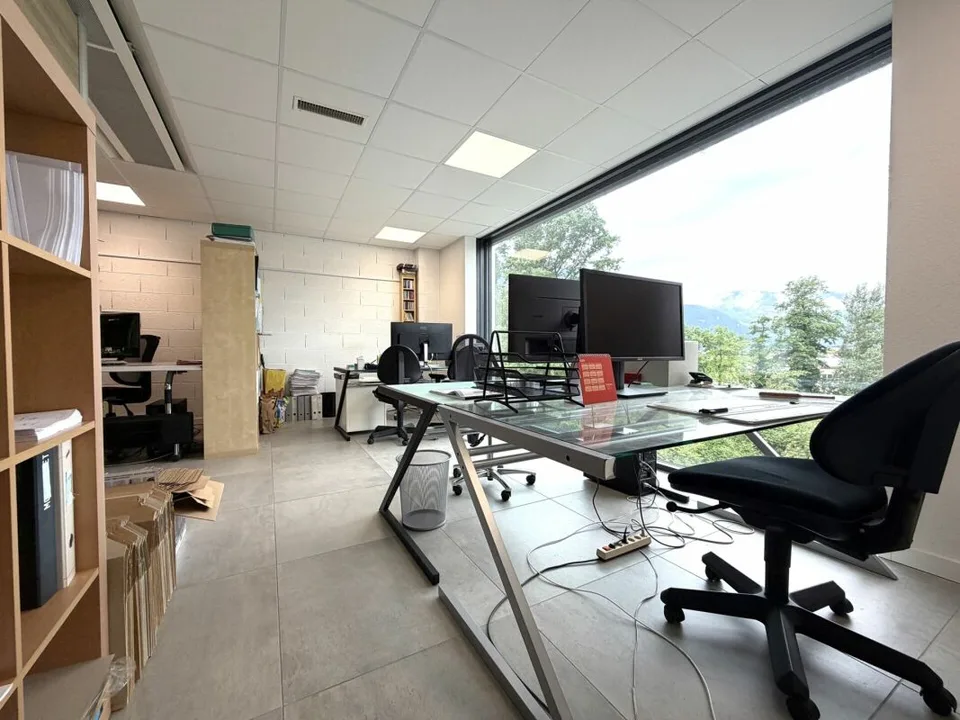 Spacious office with conference space for rent