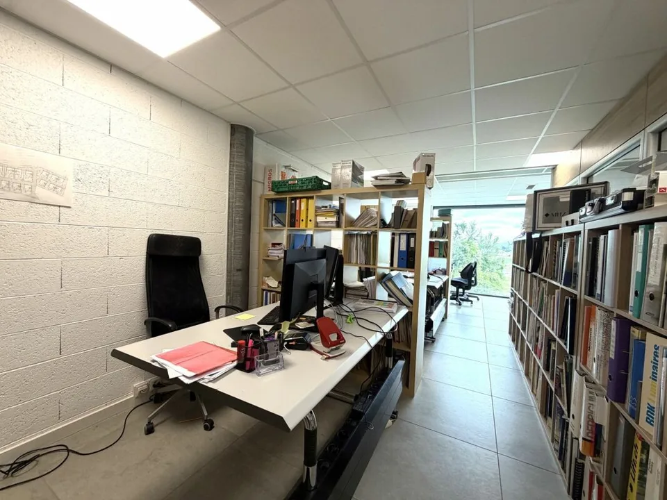 Spacious office with conference space for rent