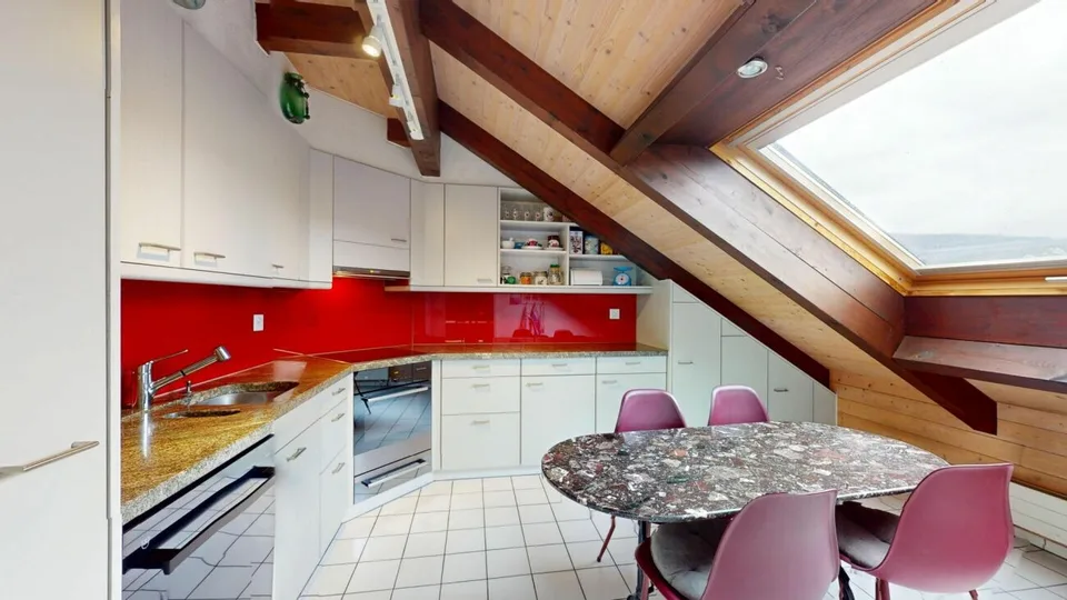 Appartement sous les toits lumineux de 4,5 pièces avec caractère de loft à Winznau