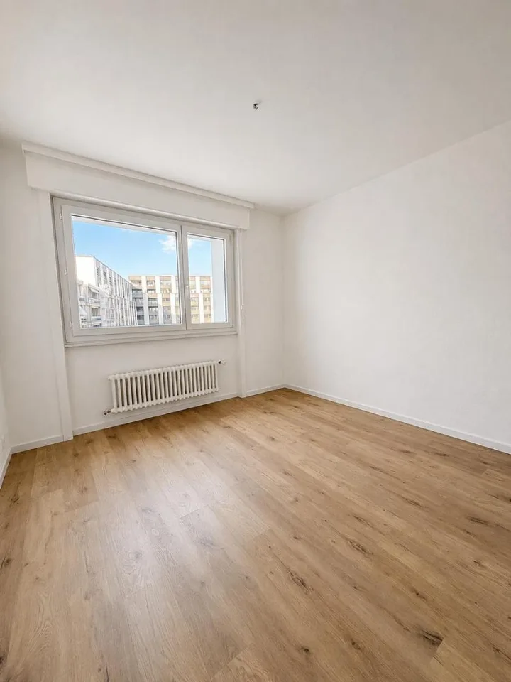 Room for rent in a magnificent 3.5-room apartment in Fribourg - Pérolles district - bright and fully renovated