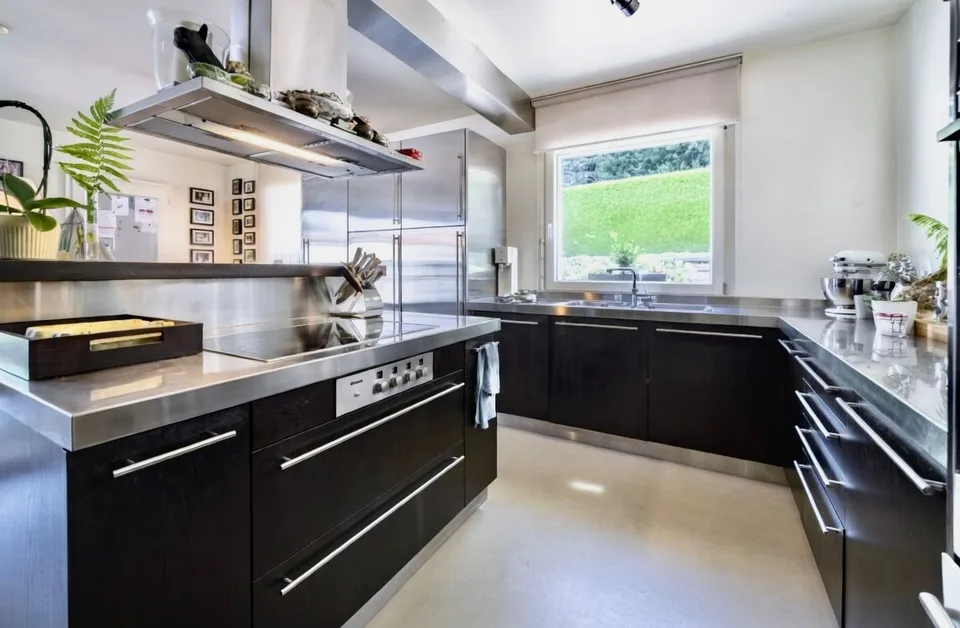 Exceptional contemporary residence Close to Golf