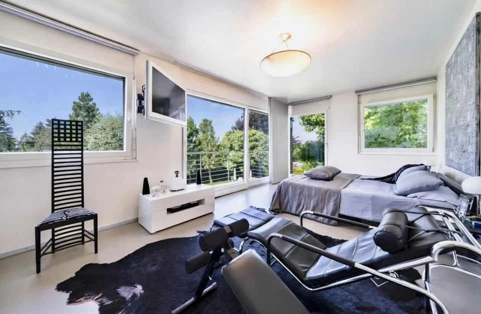 Exceptional contemporary residence Close to Golf
