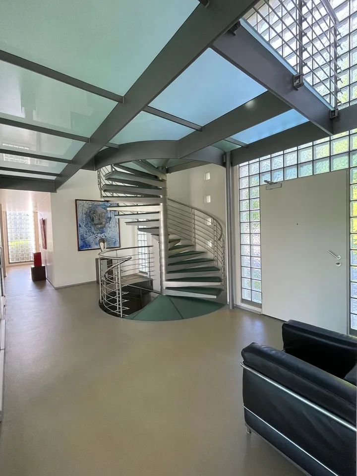 Exceptional contemporary residence Close to Golf