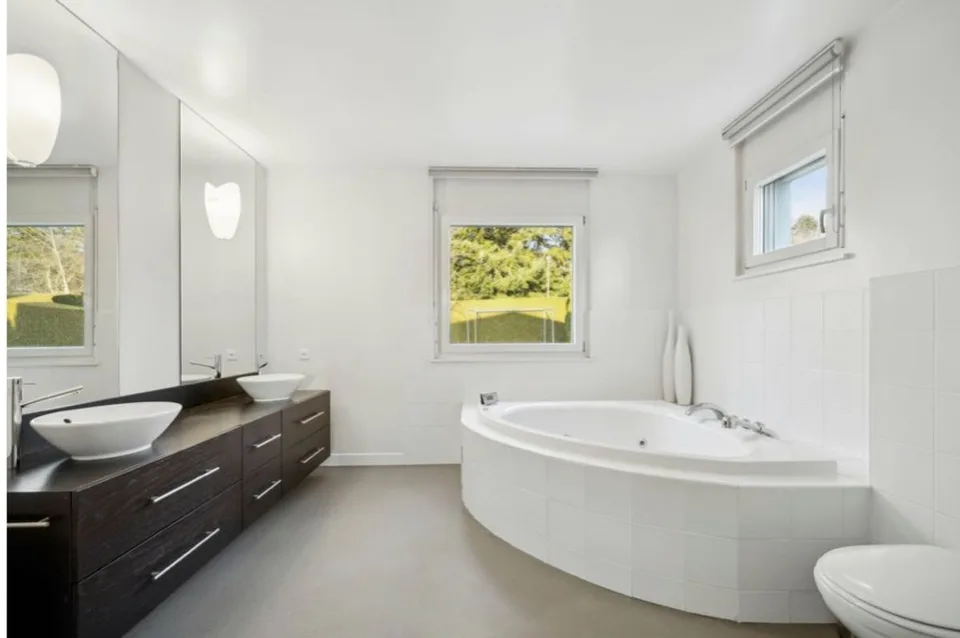 Exceptional contemporary residence Close to Golf