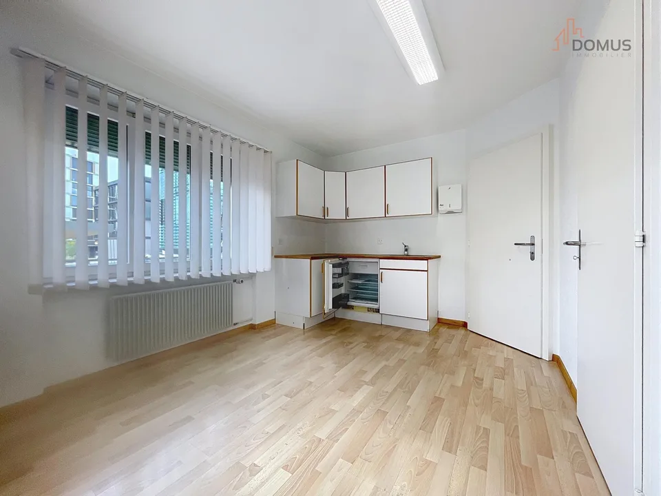 Zu vermieten ? Vielseitige Büros von 76 m² gegenüber dem Bahnhof Delémont – Foto 6 von 13