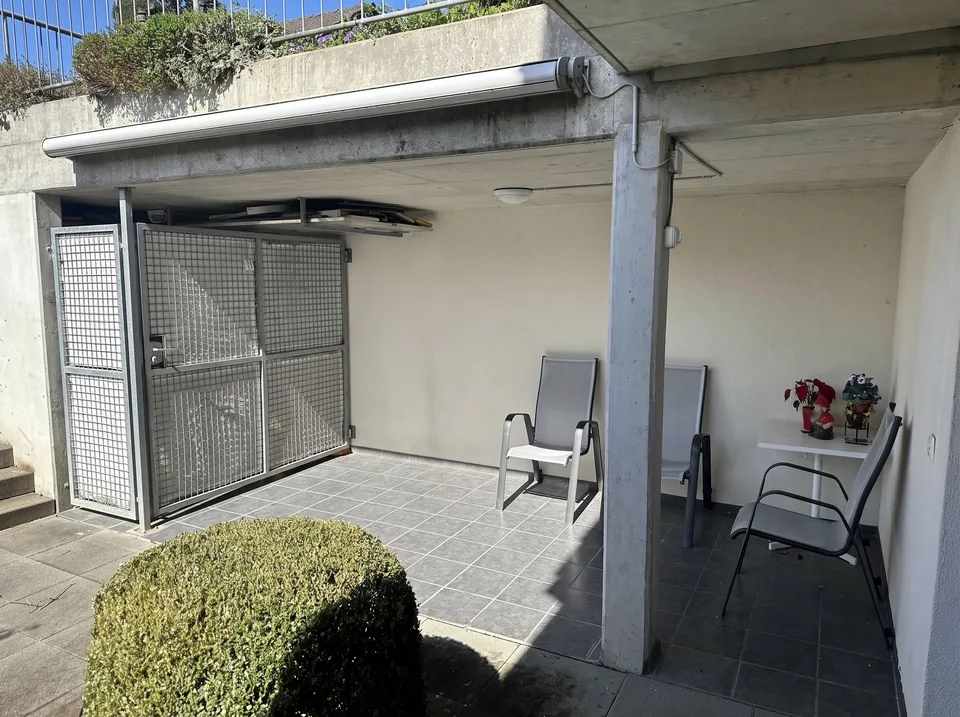 Esposizione a sud ai margini di un'area di svago, giardino e serra invernale meravigliosi