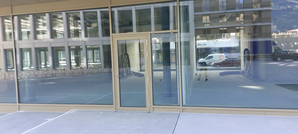 SENSAZIONALE 3 MESI DI AFFITTO OFFERTI Nuovo locale commerciale a Sion