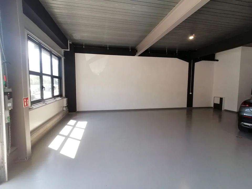 Halle mit einer Fläche von 120 m2 im Erdgeschoss