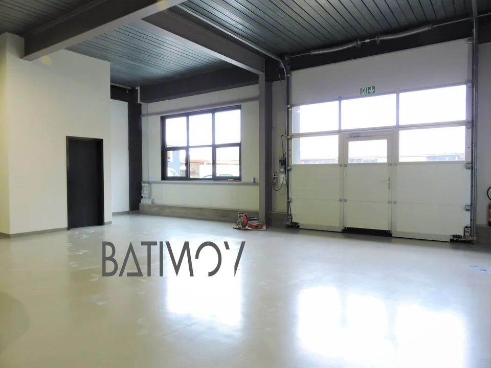 Halle mit einer Fläche von 120 m2 im Erdgeschoss