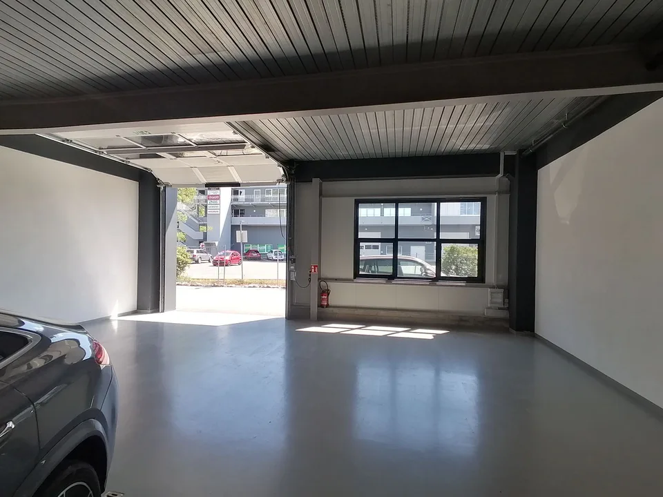 Halle mit einer Fläche von 120 m2 im Erdgeschoss