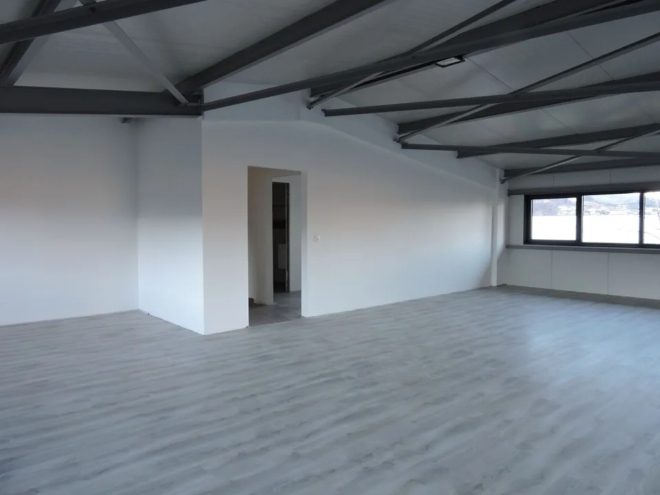 Magnifique bureau d'une surface de 50 m2 à louer.