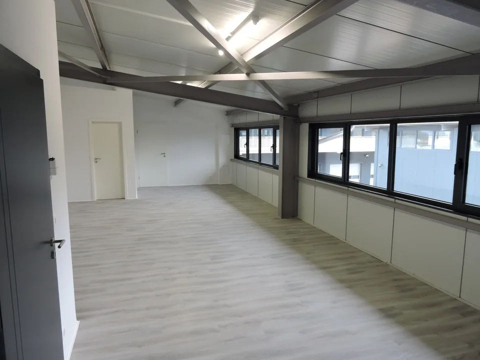 Lokal mit einer Fläche von 80 m2 zu vermieten