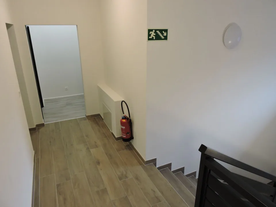 Lokal mit einer Fläche von 80 m2 zu vermieten