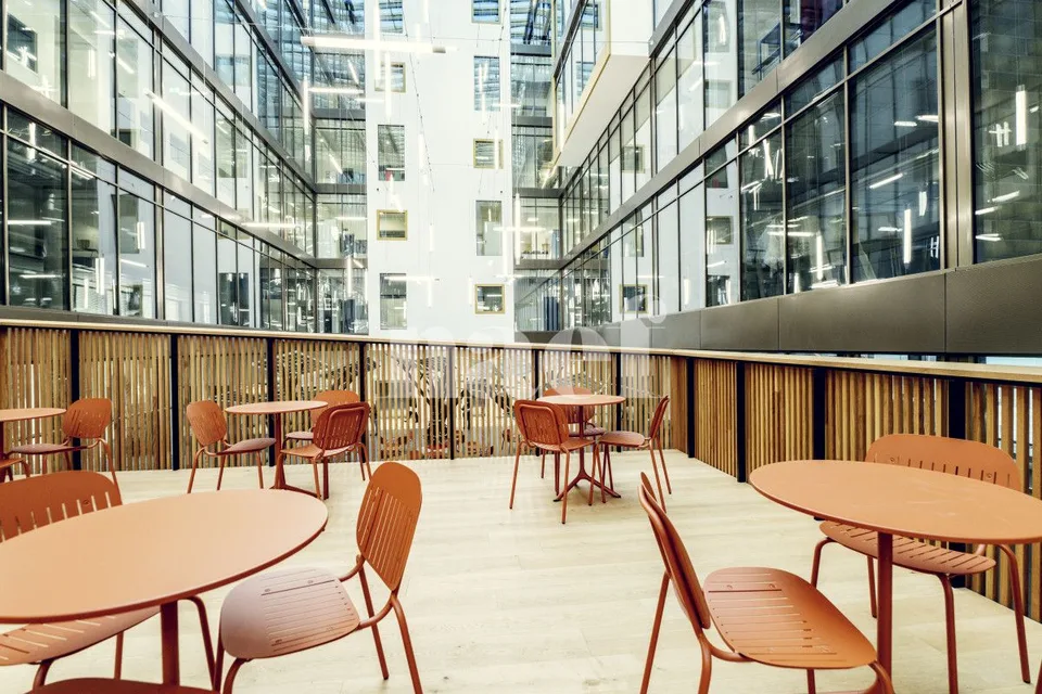 Industrielle Fläche von ca. 1145 m2 im Dachgeschoss mit Terrasse zu vermieten