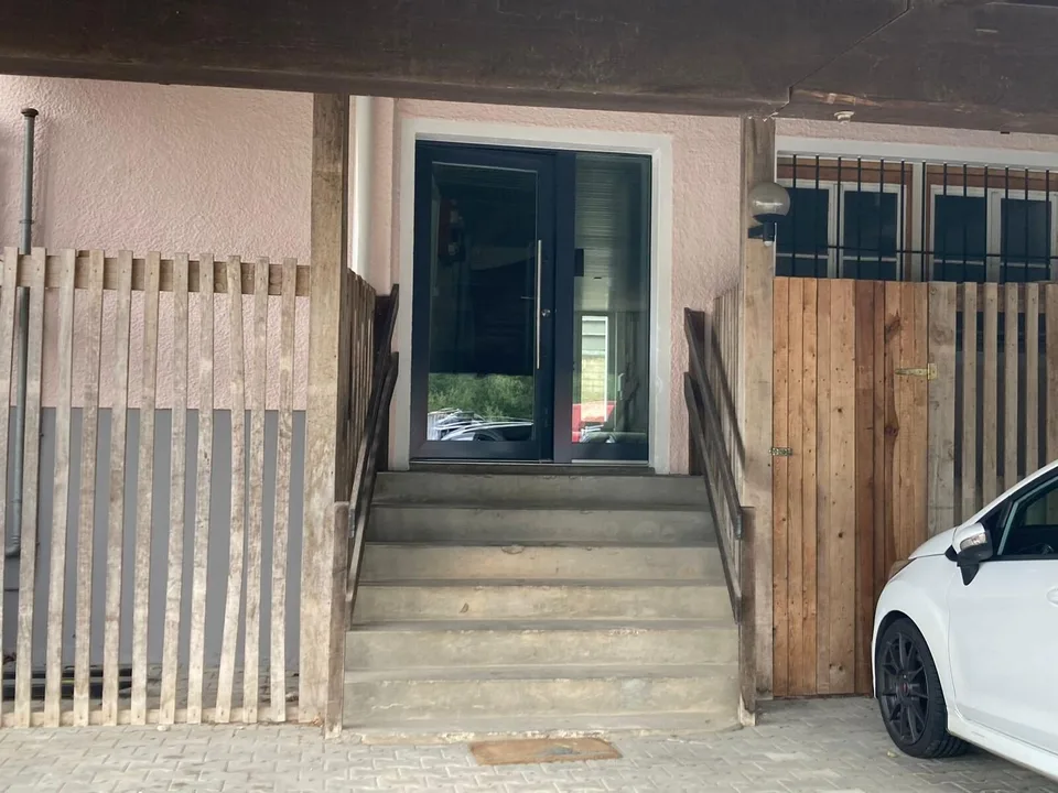 Copertura per veicolo in affitto a Courfaivre