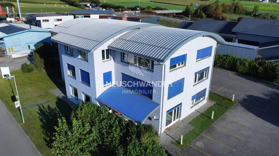 Local commercial de 120 m2 à louer à Glovelier
