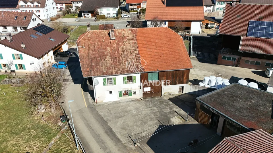 Située dans le village de Courchapoix spacieuse grange à louer