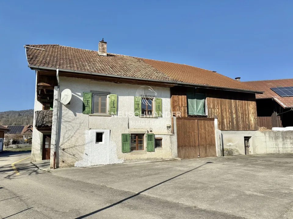 Située dans le village de Courchapoix spacieuse grange à louer