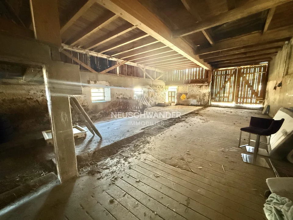 Située dans le village de Courchapoix spacieuse grange à louer