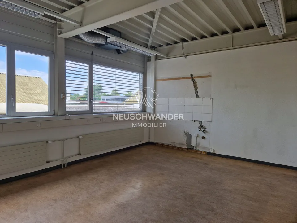Große Verkaufsfläche von 324 m2 in Delémont zu vermieten – Foto 7 von 10