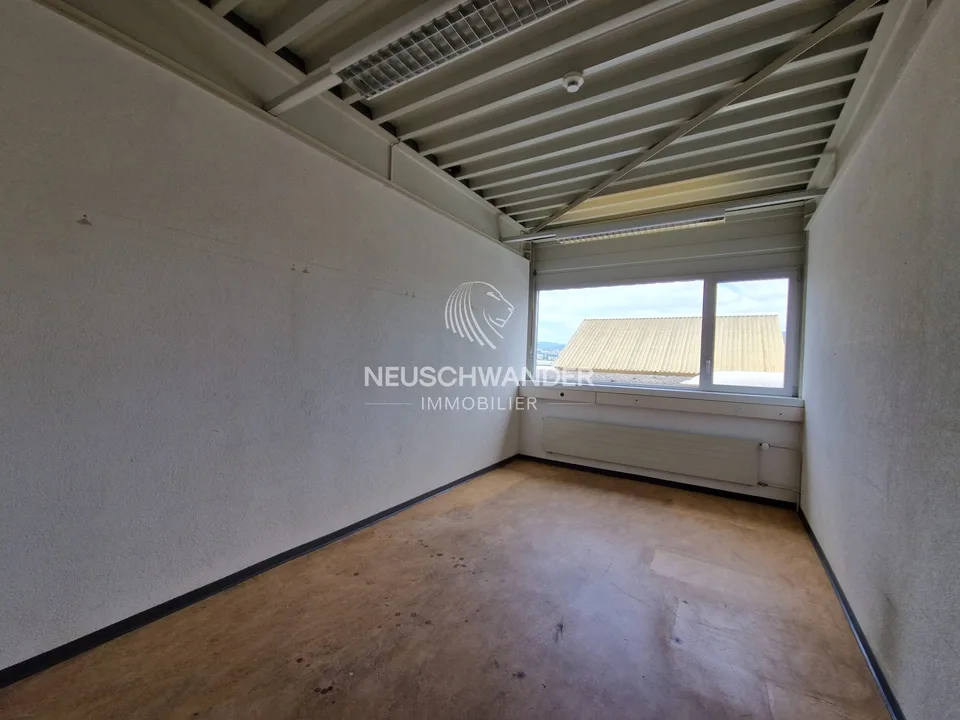 Ampio spazio commerciale di 324 m2 in affitto a Delémont
