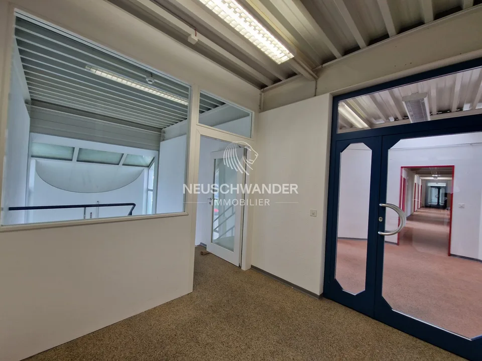 Ampio spazio commerciale di 324 m2 in affitto a Delémont