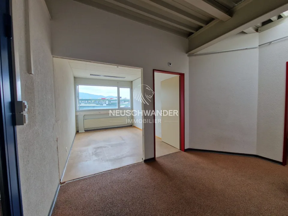 Große Verkaufsfläche von 324 m2 in Delémont zu vermieten – Foto 8 von 10