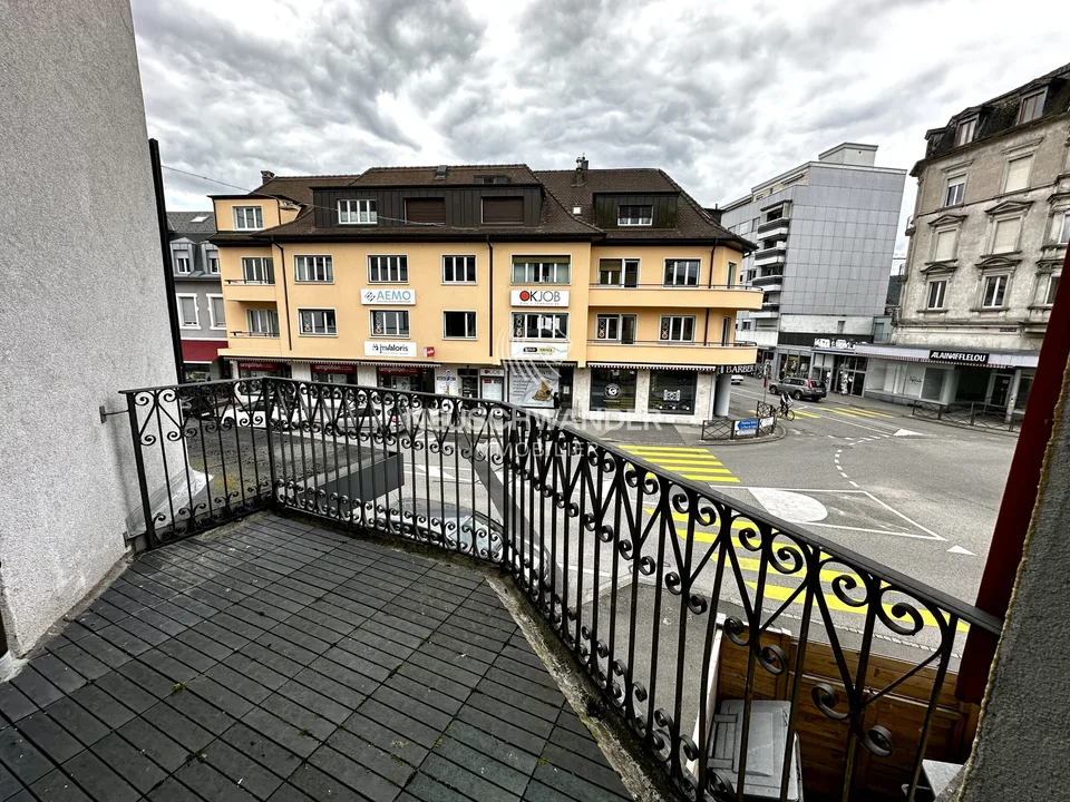 Spazio commerciale di 3,5 stanze al 1° piano in affitto a Delémont