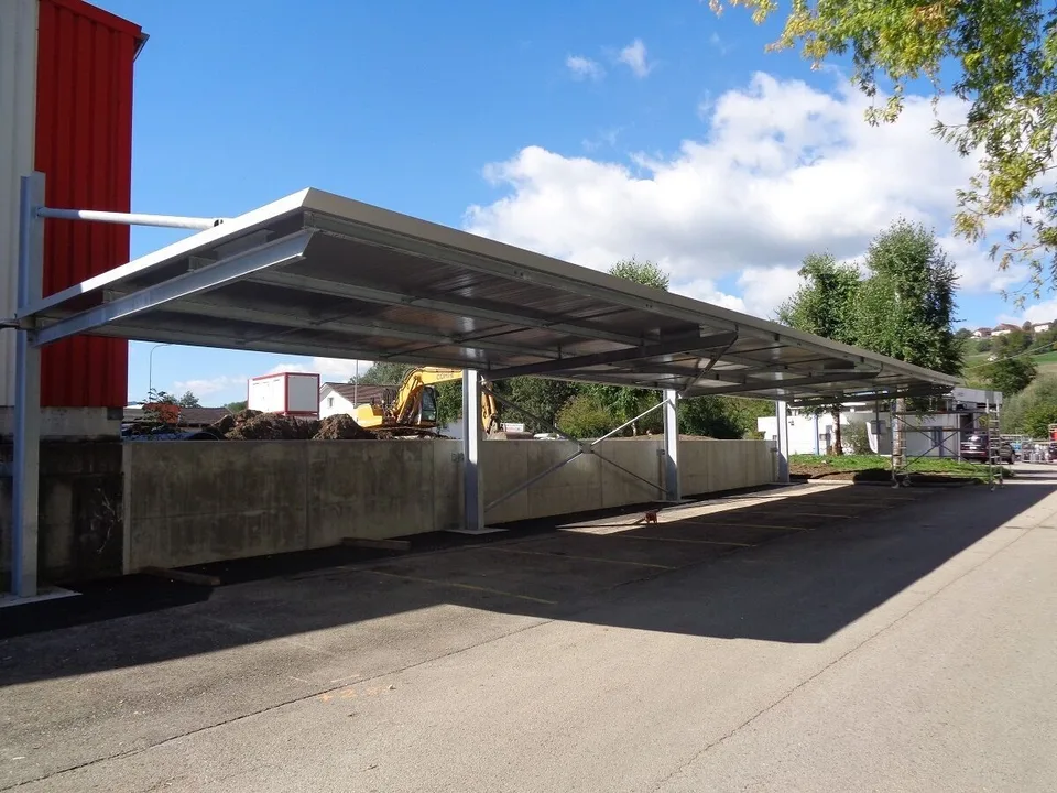 Une place de parc couverte disponible à Courtételle