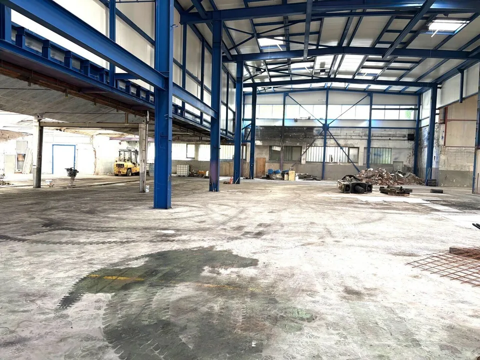 In St. Ursanne, große Flächen 170 m2, 221 m2, 238 m2, 374 m2, 558 m2