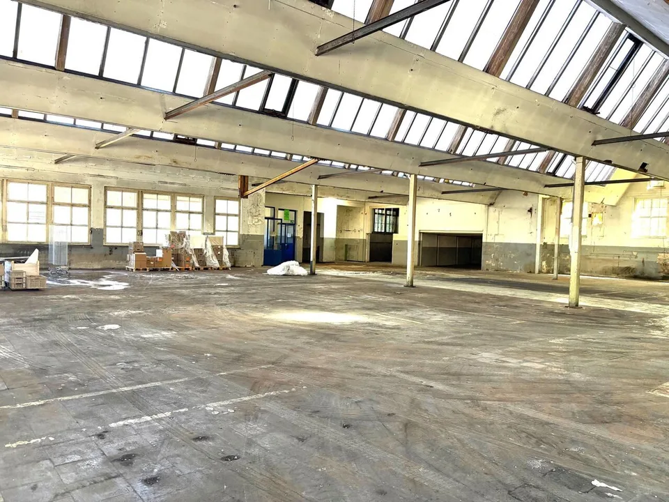 In St. Ursanne, große Flächen 170 m2, 221 m2, 238 m2, 374 m2, 558 m2