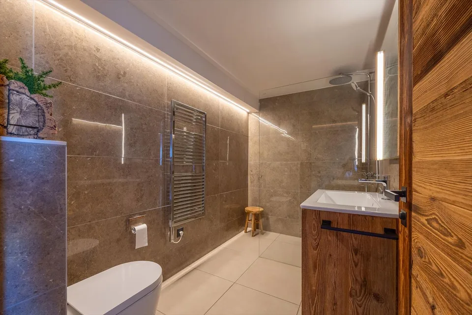Weekly rental: Magnificent wooden chalet with spectacular view – photo 18 of 18