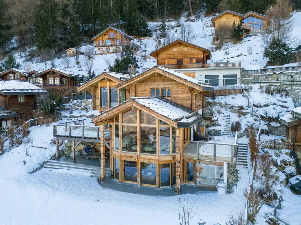 Location à la semaine : Magnifique chalet en vieux bois avec vue spectaculaire s