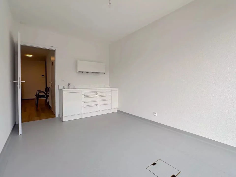 Neu und ideal gelegen für multidisziplinäre Aktivitäten – Foto 8 von 12