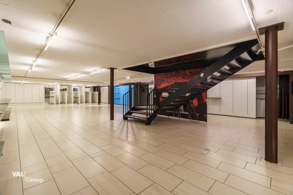 Spazi di stoccaggio o commerciali versatili vicino alla stazione ferroviaria di Brig