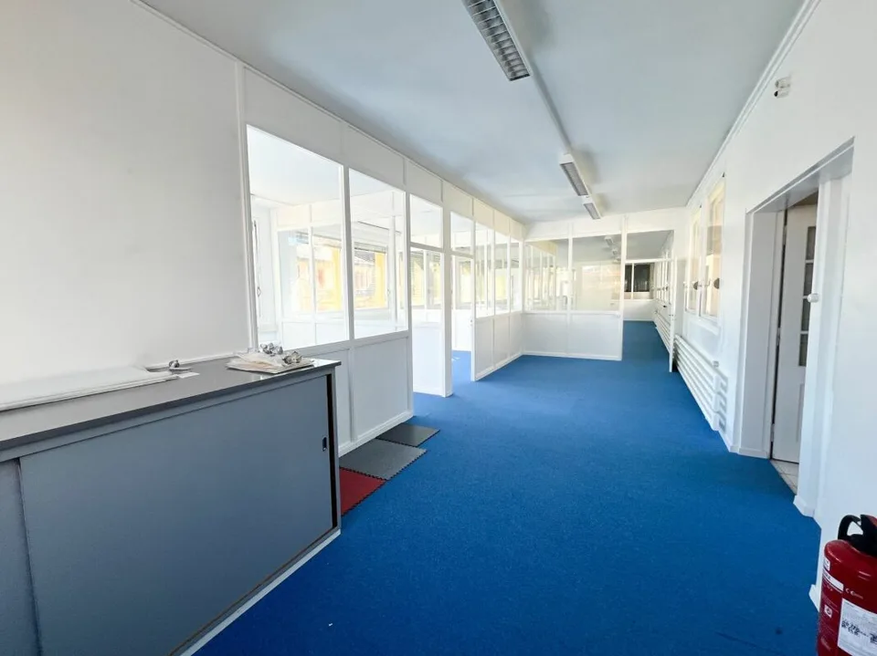 Locaux à louer de 235m2 modulables - idéal pour atelier-bureau